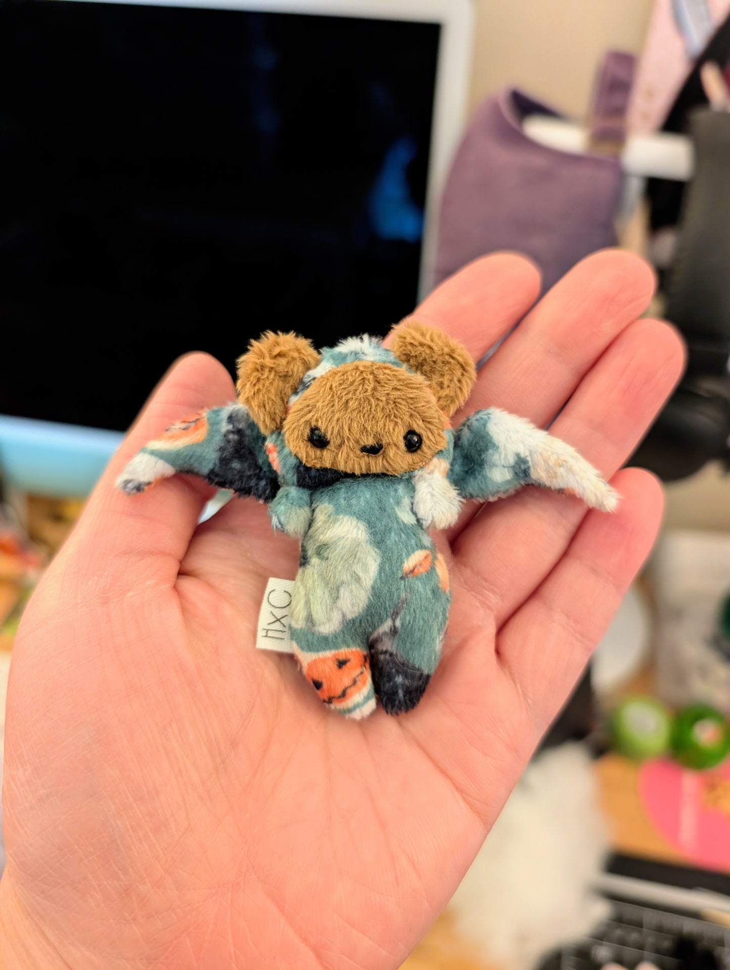 Green Pumpkin Patch Bear Bat