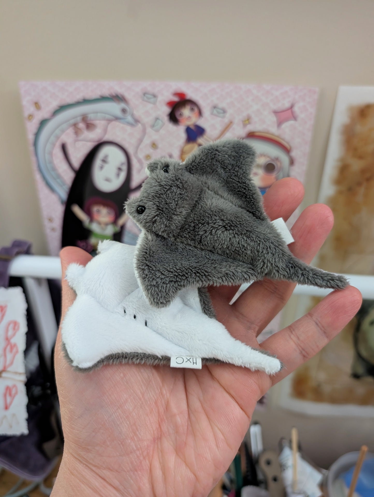 Dark Grey/White Manta Ray